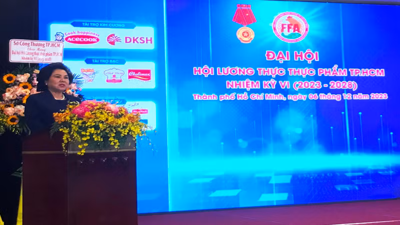 Chủ tịch Hội Lương thực-Thực phẩm Thành phố Hồ Chí Minh Lý Kim Chi phát biểu tại Đại hội lần thứ VI, nhiệm kỳ 2023-2028