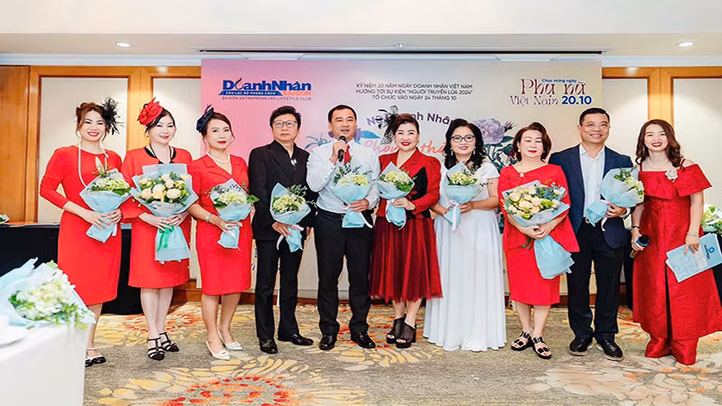 Câu lạc bộ Doanh nhân Sài Gòn tổ chức chương trình kỷ niệm và chào mừng Ngày Phụ nữ Việt Nam 20/10 vừa qua. Câu lạc bộ Doanh nhân Sài Gòn tổ chức chương trình kỷ niệm và chào mừng Ngày Phụ nữ Việt Nam 20/10 vừa qua.
