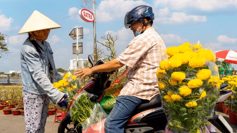 SATRA tiếp tục miễn phí thuê 282 gian hàng tại Chợ hoa Xuân Bình Điền Ất Tỵ 2025. Ảnh: SATRA