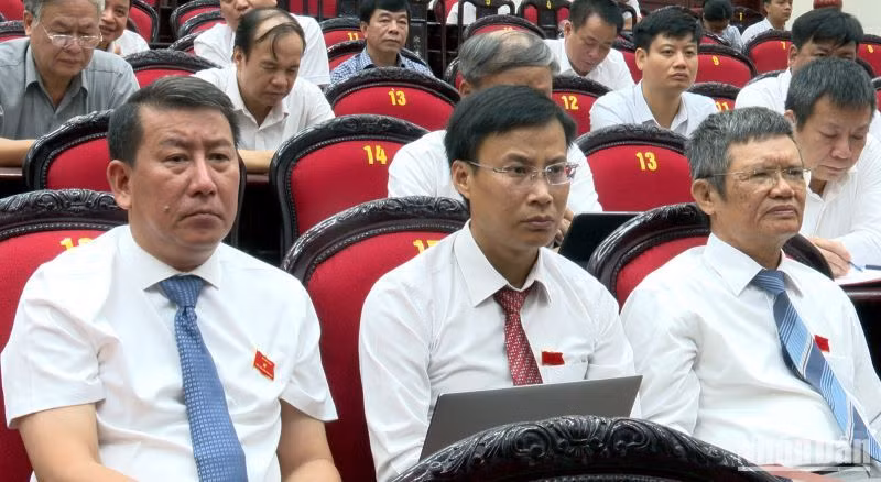 Các đại biểu Hội đồng nhân dân tỉnh Thái Bình tham dự Kỳ họp.