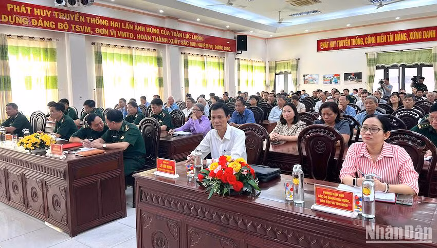 Các đại biểu tham dự hội nghị. (Ảnh: ĐÌNH TĂNG) Các đại biểu tham dự hội nghị. (Ảnh: ĐÌNH TĂNG)