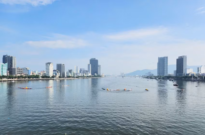 Đua thuyền truyền thống trên sông Hàn. (Ảnh: ĐÌNH TĂNG) Đua thuyền truyền thống trên sông Hàn. (Ảnh: ĐÌNH TĂNG)