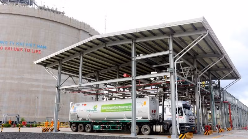 Trạm nạp LNG đã đi vào hoạt động, đảm bảo tiêu chuẩn – chất lượng – an toàn. Trạm nạp LNG đã đi vào hoạt động, đảm bảo tiêu chuẩn – chất lượng – an toàn.