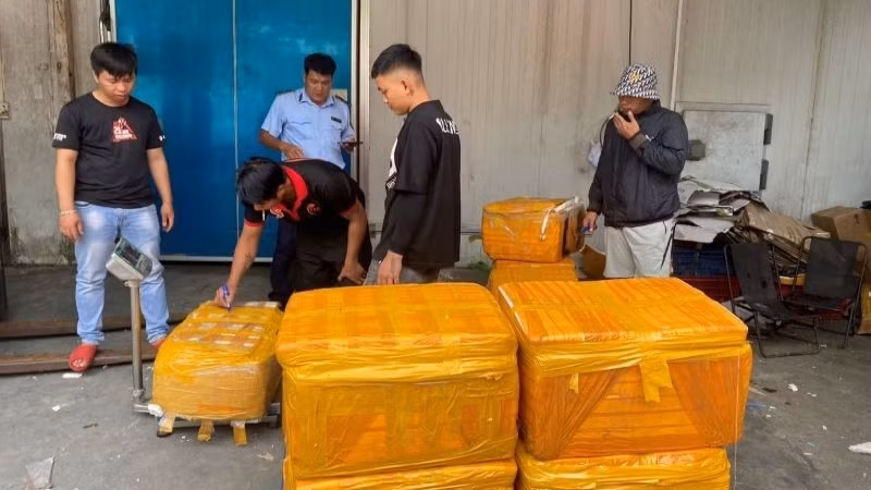 Tạm giữ hơn nửa tấn thực phẩm đông lạnh không rõ nguồn gốc xuất xứ ảnh 1 Tạm giữ hơn nửa tấn thực phẩm đông lạnh không rõ nguồn gốc xuất xứ ảnh 1