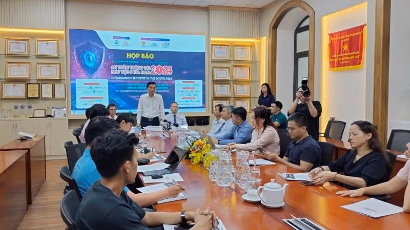 Quang cảnh họp báo giới thiệu “Hội thảo và Triển lãm An toàn thông tin khu vực phía nam năm 2024”.