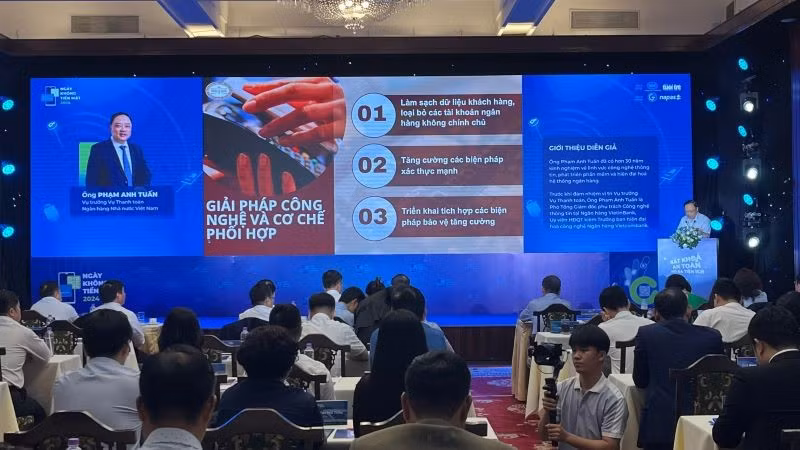 Quang cảnh Hội thảo “Nâng cao bảo mật, an toàn giao dịch không tiền mặt”. (Ảnh: ANH TUẤN)