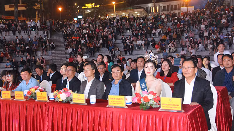 Các đại biểu tham dự khai mạc Lễ hội mùa hè Sa Pa 2025. Các đại biểu tham dự khai mạc Lễ hội mùa hè Sa Pa 2025.