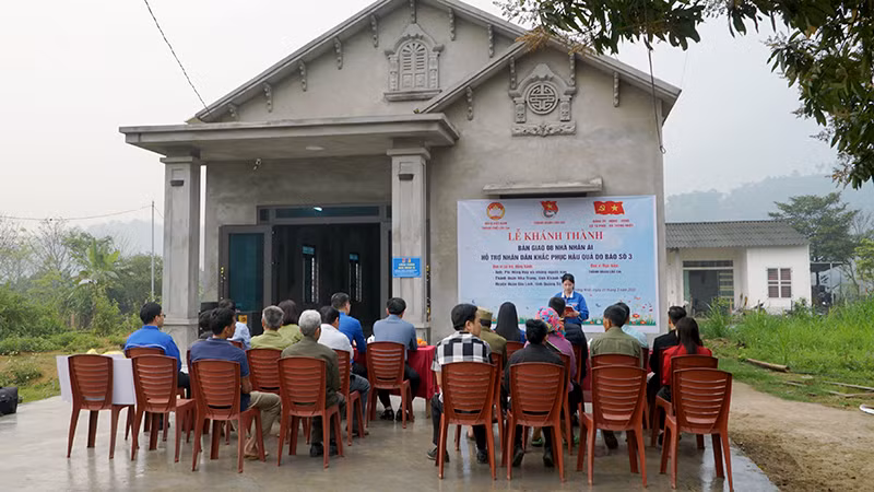 Khánh thành và bàn giao nhà nhân ái cho người dân bị thiên tai. Khánh thành và bàn giao nhà nhân ái cho người dân bị thiên tai.