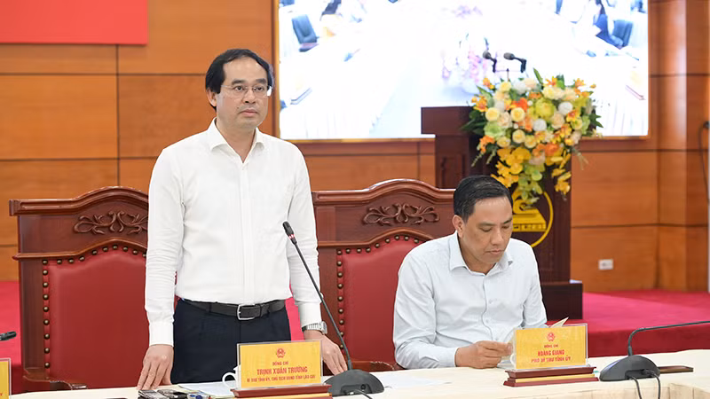 Đồng chí Trịnh Xuân Trường, Bí thư Tỉnh ủy, Chủ tịch Ủy ban nhân dân tỉnh Lào Cai phát biểu.