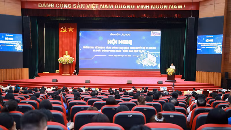 Quang cảnh hội nghị triển khai kế hoạch hành động thực hiện Nghị quyết số 57-NQ/TW và phát động phong trào “Bình dân học vụ số” tại Lào Cai. Quang cảnh hội nghị triển khai kế hoạch hành động thực hiện Nghị quyết số 57-NQ/TW và phát động phong trào “Bình dân học vụ số” tại Lào Cai.