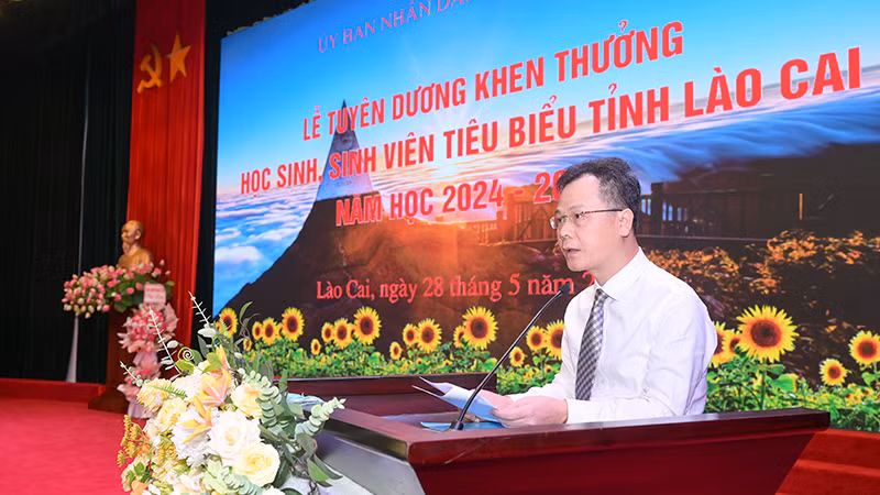 Đồng chí Nguyễn Thành Sinh, Phó Chủ tịch Ủy ban nhân dân tỉnh Lào Cai phát biểu.