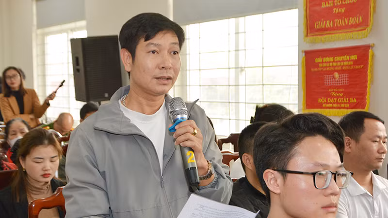 Đại diện người dân phát biểu ý kiến. Đại diện người dân phát biểu ý kiến.