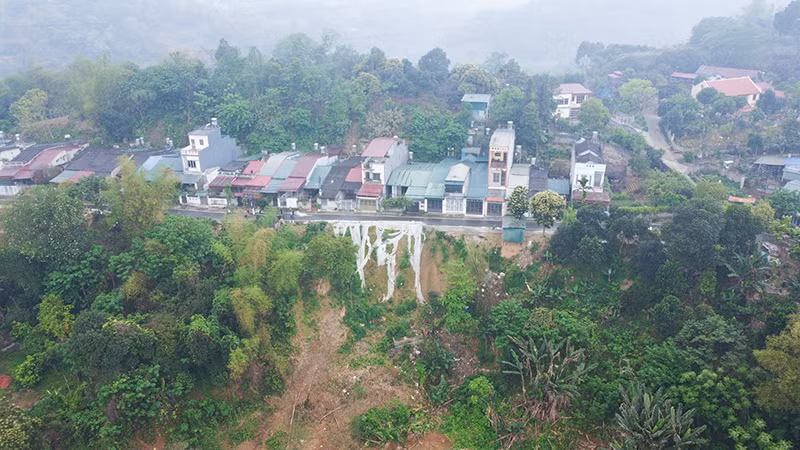31 hộ dân tại tổ 13,14,15 phường Pom Hán bị ảnh hưởng nghiêm trọng bởi thiên tai. 31 hộ dân tại tổ 13,14,15 phường Pom Hán bị ảnh hưởng nghiêm trọng bởi thiên tai.