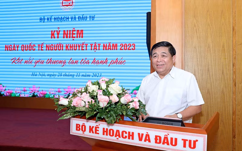 Bộ trưởng Kế hoạch và Đầu tư Nguyễn Chí Dũng phát biểu tại buổi lễ. 