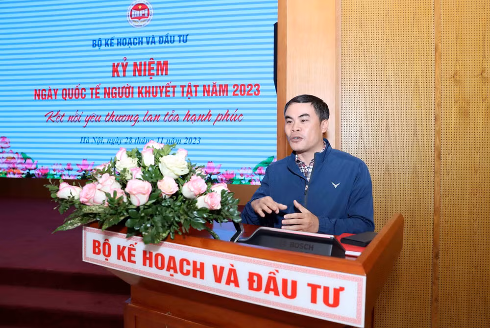 Ông Lê Việt Cường, Giám đốc Hợp tác xã Vụn Art phát biểu.
