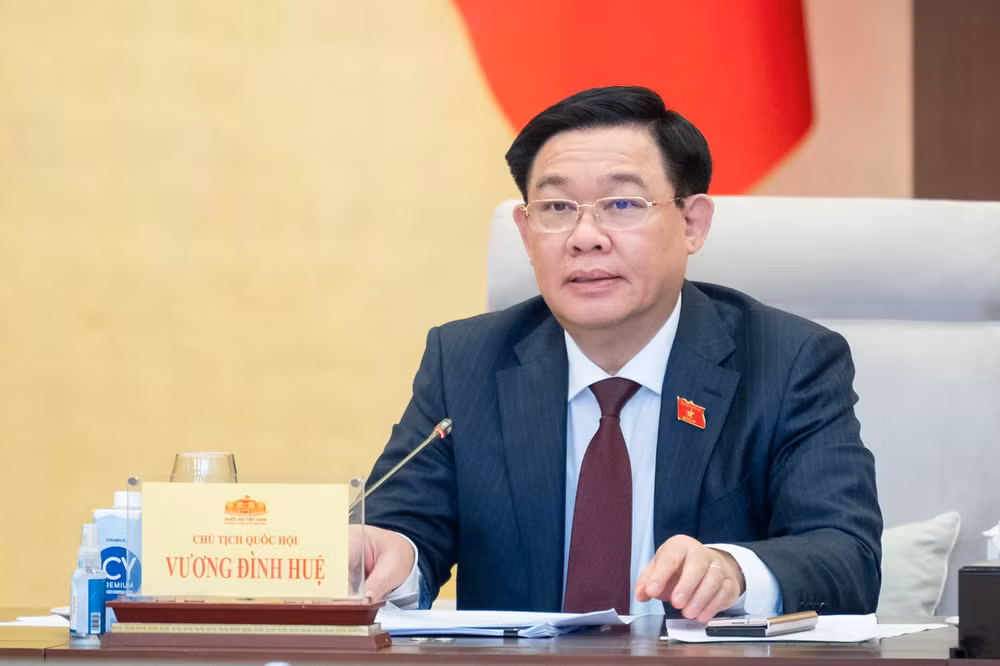 Chủ tịch Quốc hội Vương Đình Huệ phát biểu tại cuộc họp. 