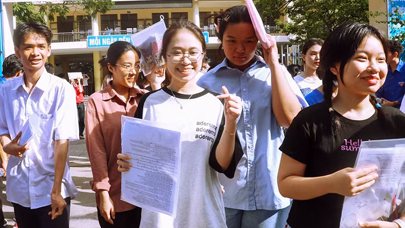 Thí sinh Đà Nẵng dự thi tại điểm Trường THPT Trần Phú - TP Đà Nẵng. (Ảnh NGỌC ĐÀO)