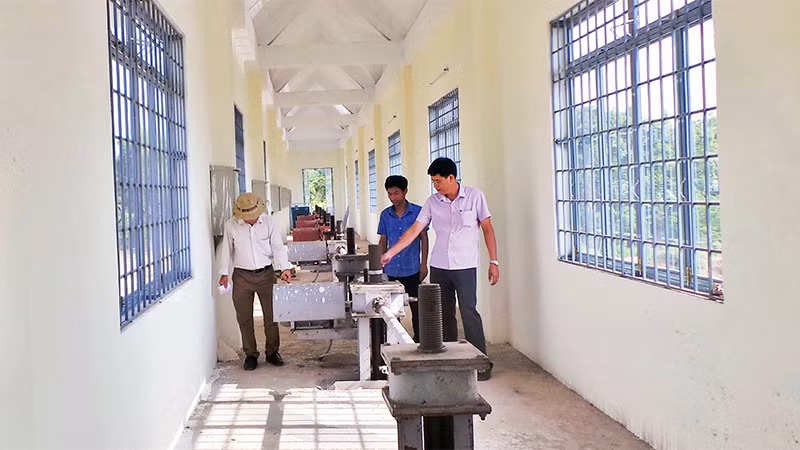 Bảo dưỡng máy móc, thiết bị vận hành tại Khu tưới hồ C19, xã Diên Bình, huyện Đăk Tô, tỉnh Kon Tum. Bảo dưỡng máy móc, thiết bị vận hành tại Khu tưới hồ C19, xã Diên Bình, huyện Đăk Tô, tỉnh Kon Tum.