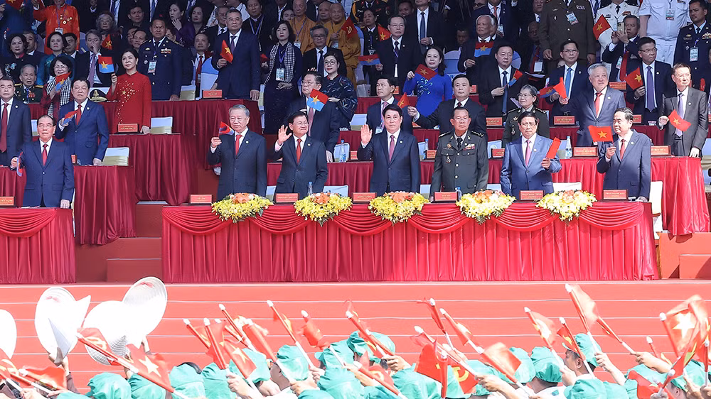 Các đồng chí lãnh đạo, nguyên lãnh đạo Đảng, Nhà nước và khách quốc tế tham dự Lễ kỷ niệm 50 năm Ngày Giải phóng miền nam, thống nhất đất nước (30/4/1975-30/4/2025). (Ảnh: TTXVN)