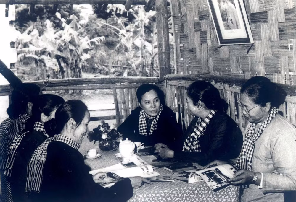 Bà Nguyễn Thị Định cùng các đồng đội tại chiến khu miền Đông Nam Bộ, năm 1973. (Ảnh tư liệu/Bảo tàng Phụ nữ Việt Nam)