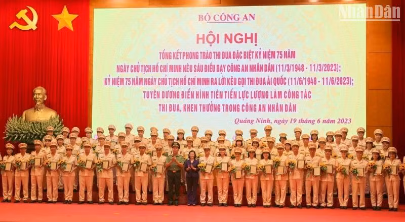 75 điển hình tiên tiến làm công tác thi đua, khen thưởng trong Phong trào thi đua đặc biệt kỷ niệm 75 năm Ngày Chủ tịch Hồ Chí Minh nêu Sáu điều dạy Công an nhân dân, tháng 6/2023. 