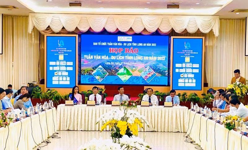 Quang cảnh Họp báo thông tin sự kiện “Tuần Văn hóa-Du lịch tỉnh Long An năm 2022”.
