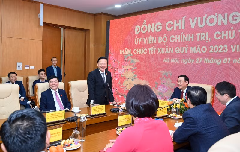 Phó Chủ tịch Quốc hội Nguyễn Khắc Định phát biểu tại buổi gặp mặt. Phó Chủ tịch Quốc hội Nguyễn Khắc Định phát biểu tại buổi gặp mặt.