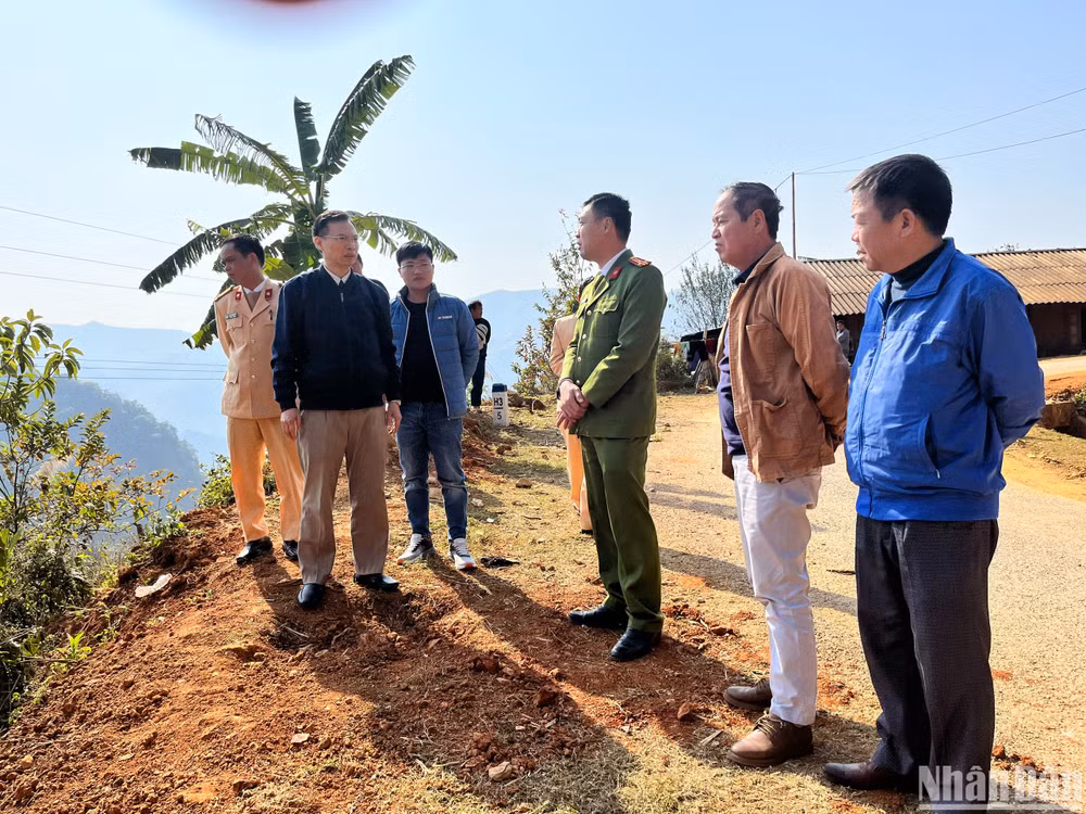 TS Trần Hữu Minh, Chánh văn phòng Ủy ban An toàn giao thông kiểm tra hiện trường xảy ra tai nạn giao thông TS Trần Hữu Minh, Chánh văn phòng Ủy ban An toàn giao thông kiểm tra hiện trường xảy ra tai nạn giao thông