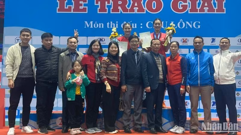 Hai vận động viên Phạm Thị Khánh và Đinh Thị Phương Hồng (tỉnh Thái Bình) giành Huy chương Vàng cầu lông nội dung đôi nữ tại Đại hội thể thao toàn quốc lần thứ 9 năm 2022.