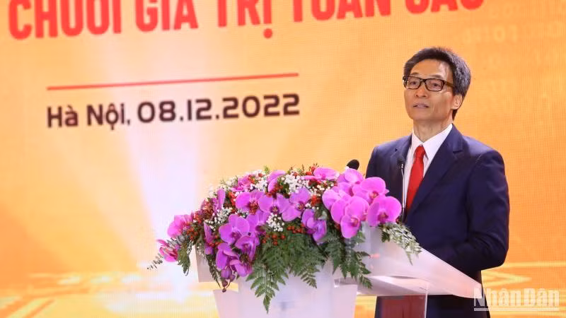 Phó Thủ tướng Vũ Đức Đam phát biểu ý kiến tại diễn đàn. 