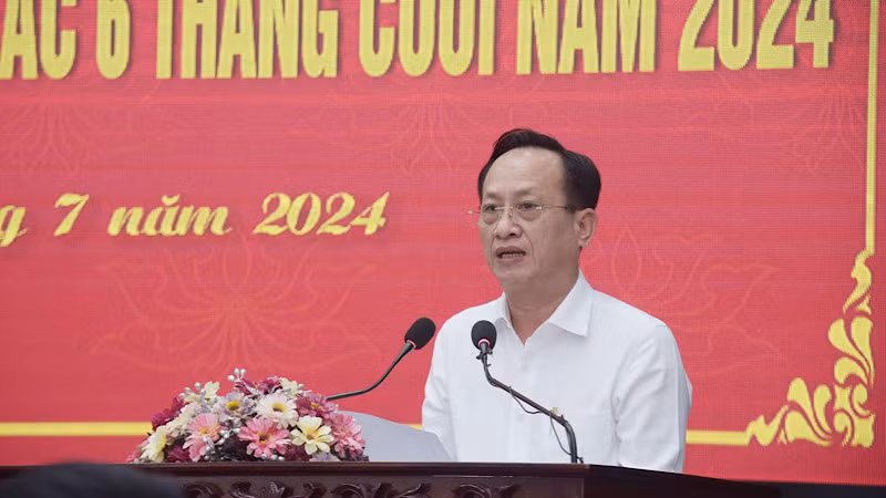Phó Bí thư Tỉnh ủy, Chủ tịch Ủy ban nhân dân tỉnh Bạc Liêu Phạm Văn Thiều báo cáo tình hình những tháng đầu năm 2024 của tỉnh.