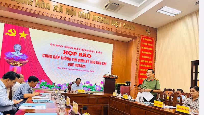 Quang cảnh cuộc họp báo do Ủy ban nhân dân tỉnh Bạc Liêu tổ chức vào chiều 8/10/2024. Ảnh: TRỌNG DUY