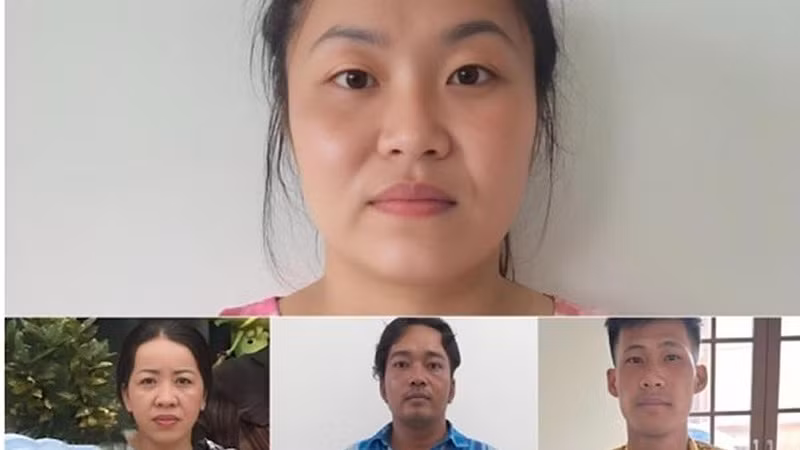 Các bị can Huỳnh Thị Ngọc Thảo (ảnh lớn) và Quách Thị Hoa, Lê Quang Tý, Hoàng Văn Cường (từ trái sang phải). (Ảnh: TRỌNG NGUYỄN)