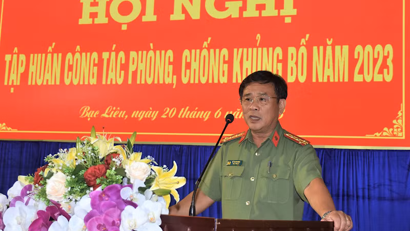 Đại tá Lê Thanh Hùng, Phó Giám đốc Công an tỉnh, Ủy viên Thường trực Ban Chỉ đạo Phòng, chống khủng bố tỉnh phát biểu tại hội nghị.( Ảnh Trọng Thức)