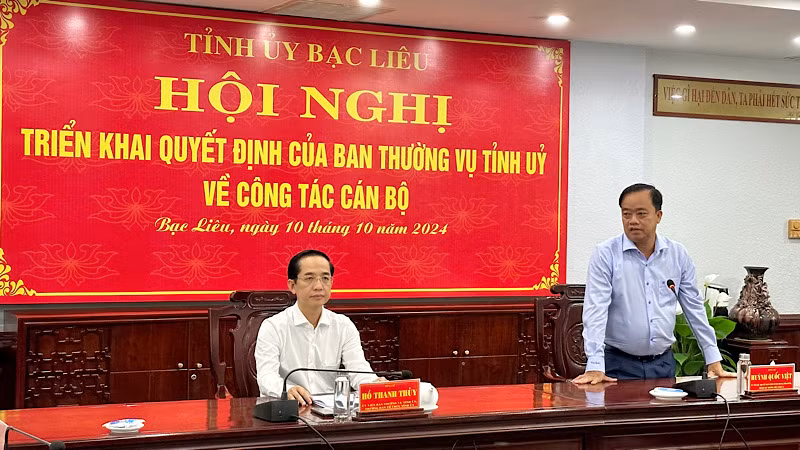 Đồng chí Huỳnh Quốc Việt, Phó Bí thư Thường trực Tỉnh ủy Bạc Liêu phát biểu chỉ đạo tại Hội nghị triển khai quyết định của Ban Thường vụ Tỉnh ủy về công tác cán bộ. (Ảnh: TRỌNG DUY)