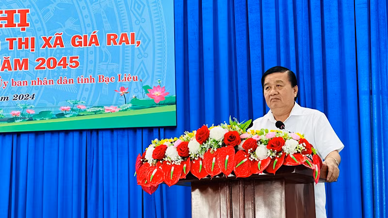 Chủ tịch Ủy ban nhân dân thị xã Giá Rai (Bạc Liêu) phát biểu hạ quyết tâm xây dựng thị xã ngày một phát triển giàu đẹp, văn minh. Ảnh: TRỌNG DUY Chủ tịch Ủy ban nhân dân thị xã Giá Rai (Bạc Liêu) phát biểu hạ quyết tâm xây dựng thị xã ngày một phát triển giàu đẹp, văn minh. Ảnh: TRỌNG DUY