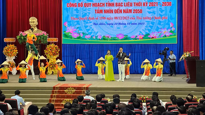 Tỉnh Bạc Liêu công bố Quyết định của Thủ tướng Chính phủ về quy hoạch Bạc Liêu tầm nhìn đến năm 2050. (Ảnh: TRỌNG DUY)