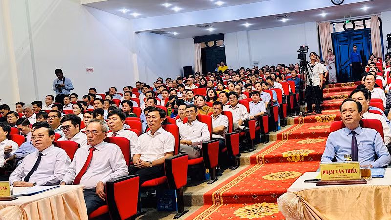 Các đồng chí lãnh đạo Trung ương và địa phương dự lễ công bố Quyết định của Thủ tướng Chính phủ về quy hoạch tỉnh Bạc Liêu thời kỳ mới. (Ảnh: TRỌNG DUY) Các đồng chí lãnh đạo Trung ương và địa phương dự lễ công bố Quyết định của Thủ tướng Chính phủ về quy hoạch tỉnh Bạc Liêu thời kỳ mới. (Ảnh: TRỌNG DUY)