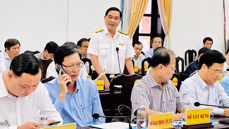 Lãnh đạo Cục Thuế Bạc Liêu trả lời các ý kiến bức xúc của các doanh nghiệp. (Ảnh Trọng Duy).