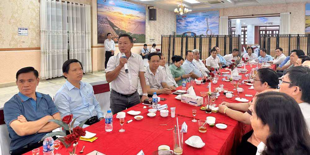 Ông Nguyễn Chí Luận, Chủ tịch Hội đồng quản trị Khu du lịch Hồ Nam (Bạc Liêu) phát biểu nêu những khó khăn, vướng mắc của các doanh nghiệp trong tỉnh. (Ảnh: Trọng Duy) Ông Nguyễn Chí Luận, Chủ tịch Hội đồng quản trị Khu du lịch Hồ Nam (Bạc Liêu) phát biểu nêu những khó khăn, vướng mắc của các doanh nghiệp trong tỉnh. (Ảnh: Trọng Duy)