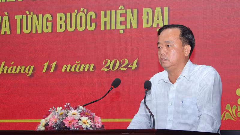 Đồng chí Huỳnh Quốc Việt, Ủy viên dự khuyết Trung ương Đảng, Phó Bí thư Thường trực Tỉnh ủy Bạc Liêu, phát biểu kết luận và chỉ đạo tại Hội nghị. Đồng chí Huỳnh Quốc Việt, Ủy viên dự khuyết Trung ương Đảng, Phó Bí thư Thường trực Tỉnh ủy Bạc Liêu, phát biểu kết luận và chỉ đạo tại Hội nghị.