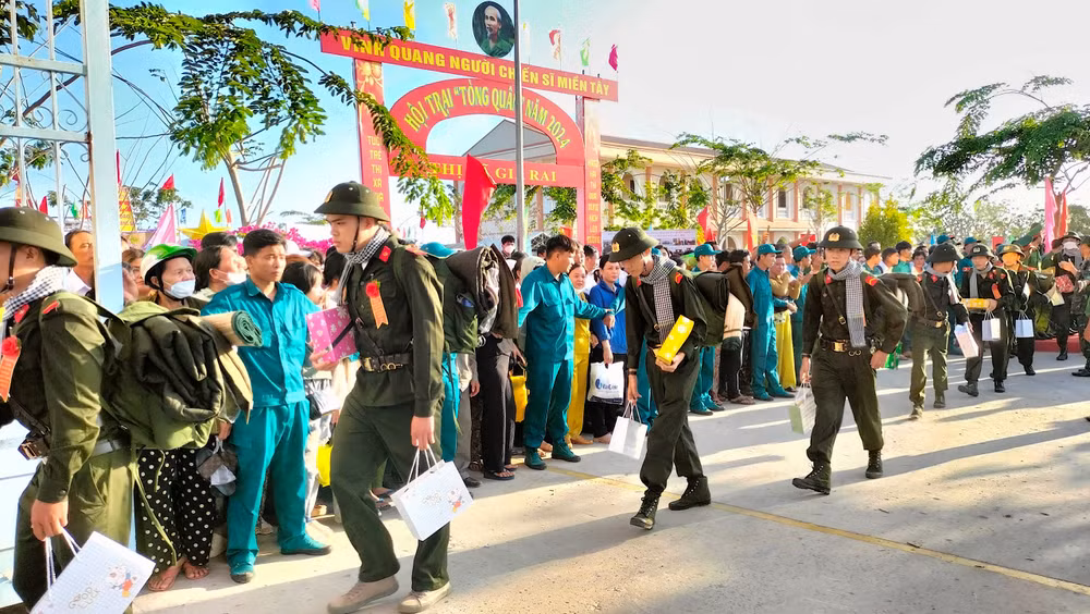 Tuổi trẻ Bạc Liêu nô nức lên đường làm nghĩa vụ cao cả của người thanh niên với Tổ quốc. Tuổi trẻ Bạc Liêu nô nức lên đường làm nghĩa vụ cao cả của người thanh niên với Tổ quốc.