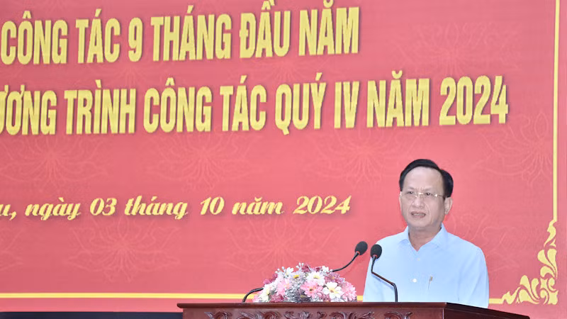 Chủ tịch Ủy ban nhân dân tỉnh Bạc Liêu Phạm Văn Thiều đánh giá những mặt làm được, những việc chưa làm được; đồng thời nêu các giải pháp phấn đấu của tỉnh, nhằm thực hiện thắng lợi mục tiêu, nhiệm vụ trong năm 2024. Chủ tịch Ủy ban nhân dân tỉnh Bạc Liêu Phạm Văn Thiều đánh giá những mặt làm được, những việc chưa làm được; đồng thời nêu các giải pháp phấn đấu của tỉnh, nhằm thực hiện thắng lợi mục tiêu, nhiệm vụ trong năm 2024.