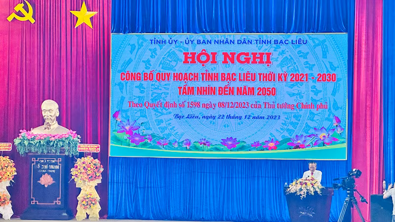Bí thư Tỉnh ủy Bạc Liêu Lữ Văn Hùng phát biểu nêu quyết tâm của Đảng bộ và nhân dân trong tỉnh thời kỳ mới. (Ảnh: TRỌNG DUY) Bí thư Tỉnh ủy Bạc Liêu Lữ Văn Hùng phát biểu nêu quyết tâm của Đảng bộ và nhân dân trong tỉnh thời kỳ mới. (Ảnh: TRỌNG DUY)