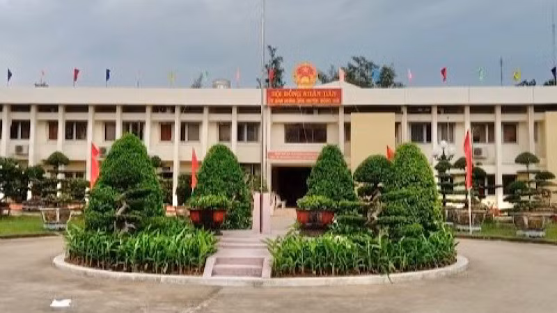 Trụ sở Ủy ban nhân dân huyện Đông Hải, nơi lãnh đạo chủ chốt huyện này khẳng định "việc bồi thường đúng quy trình, quy định của pháp luật".