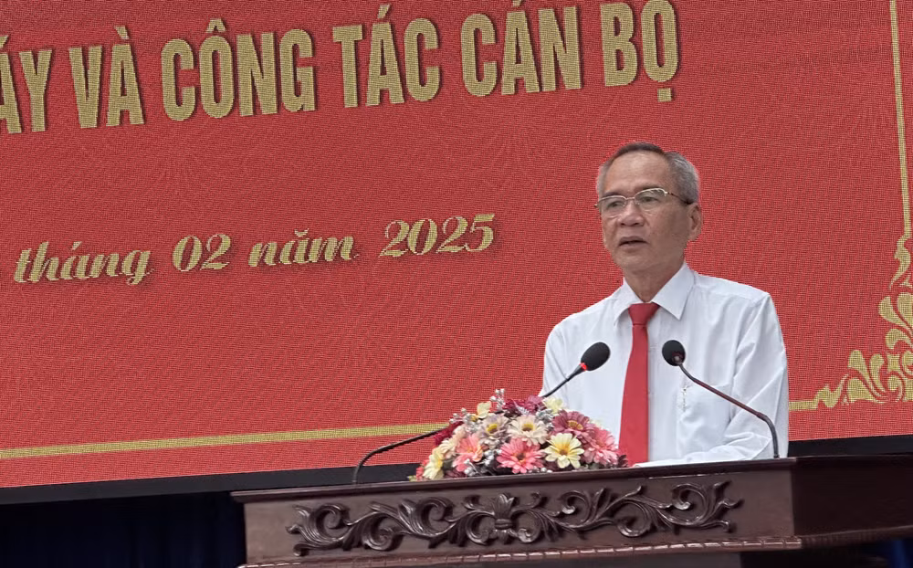 Đồng chí Lữ Văn Hùng, Bí thư Tỉnh ủy Bạc Liêu phát biểu ý kiến chỉ đạo tại hội nghị.