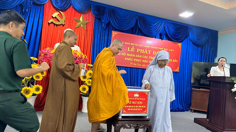 Các vị sư sãi, các tổ chức tôn giáo tại Bạc Liêu tham gia tích cực. (Ảnh: TRỌNG DUY) Các vị sư sãi, các tổ chức tôn giáo tại Bạc Liêu tham gia tích cực. (Ảnh: TRỌNG DUY)