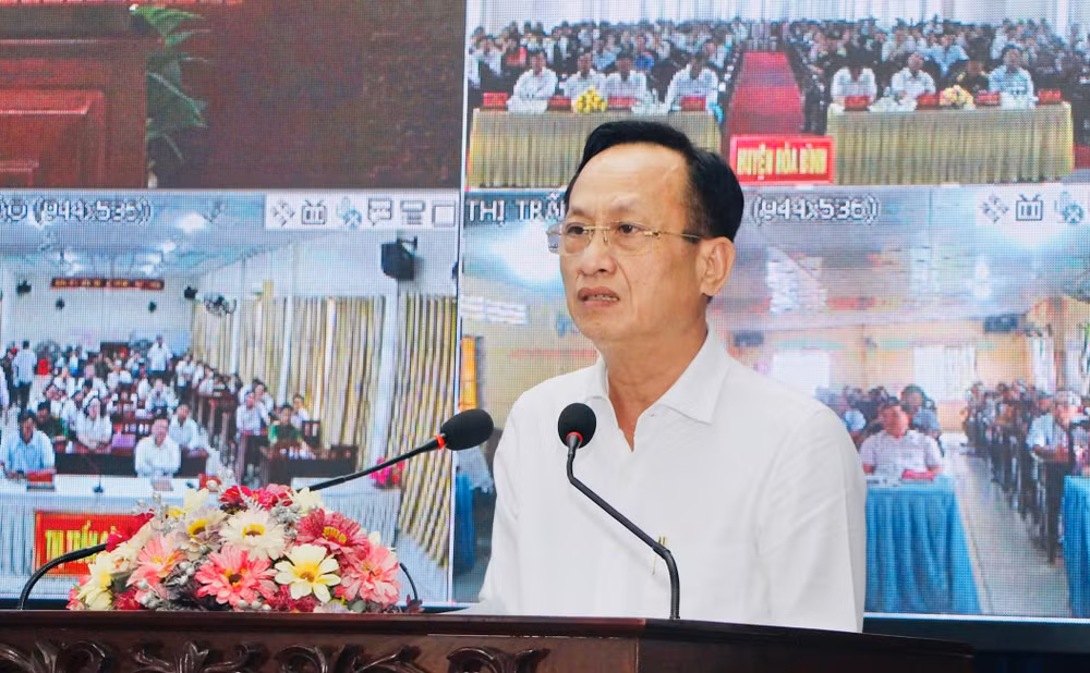 Phó Bí thư Tỉnh ủy, Chủ tịch Ủy ban nhân dân tỉnh Bạc Liêu Phạm Văn Thiều phát biểu tại Hội nghị. Phó Bí thư Tỉnh ủy, Chủ tịch Ủy ban nhân dân tỉnh Bạc Liêu Phạm Văn Thiều phát biểu tại Hội nghị.
