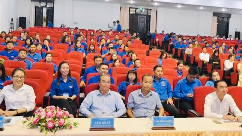 Các vị lãnh đạo và đại biểu dự đại hội.