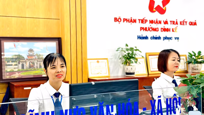 Bộ phận tiếp nhận và trả kết quả phường Dĩnh Kế, thành phố Bắc Giang. Bộ phận tiếp nhận và trả kết quả phường Dĩnh Kế, thành phố Bắc Giang.